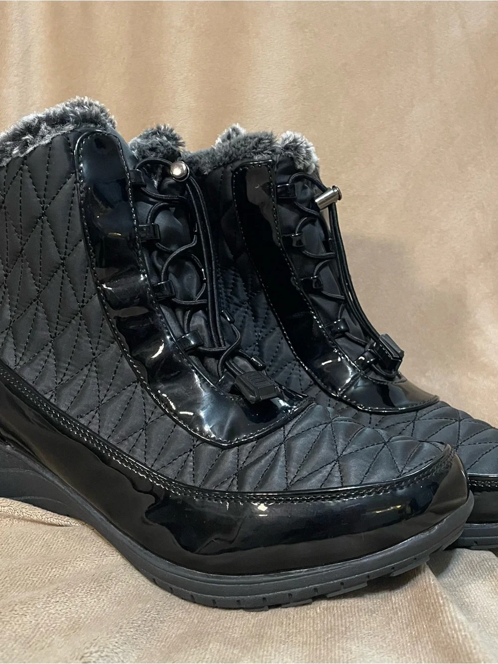 Khombu Molly waterproof Black Quilted Faux-Fur Ankle Snow Boot